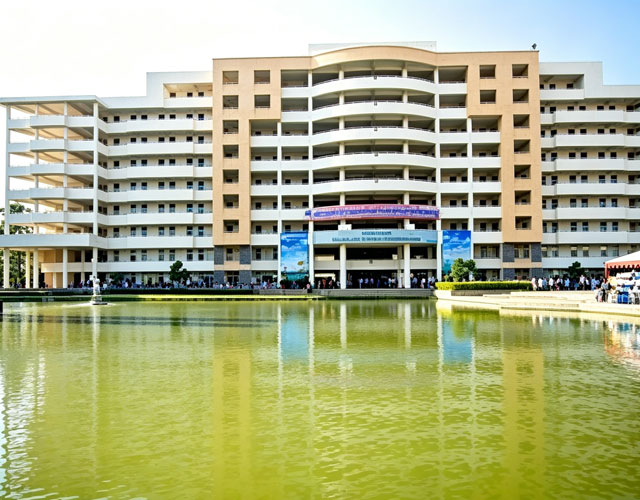 东北皇家理工大学